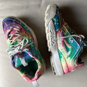 FILA women’s distributor 2 tie dye sneaker (size 8.5) (small rip)